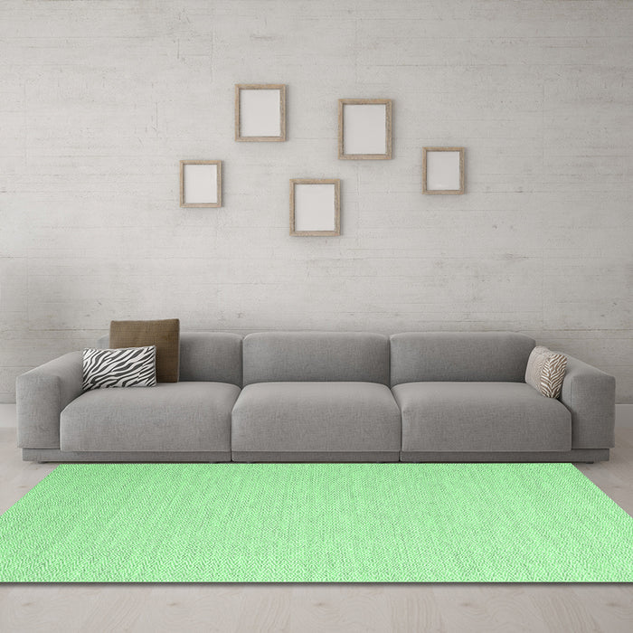 Machine Washable Solid Emerald Green Modern Area Rugs in a Living Room,, wshcon2144emgrn