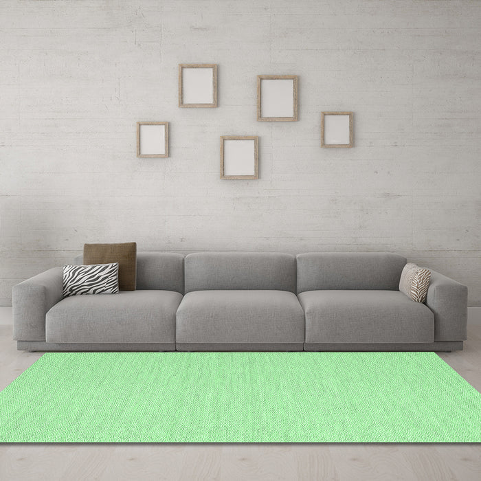 Machine Washable Solid Emerald Green Modern Area Rugs in a Living Room,, wshcon2151emgrn