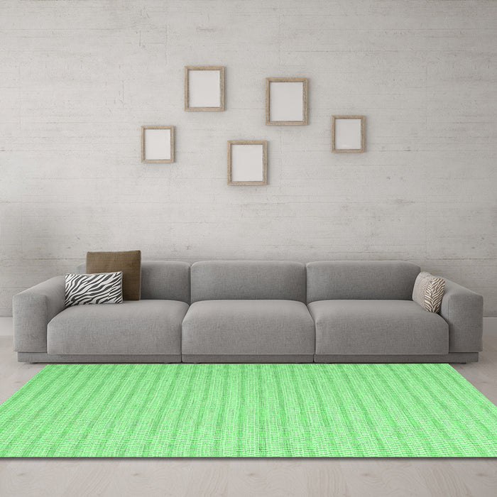 Machine Washable Solid Emerald Green Modern Area Rugs in a Living Room,, wshcon2158emgrn