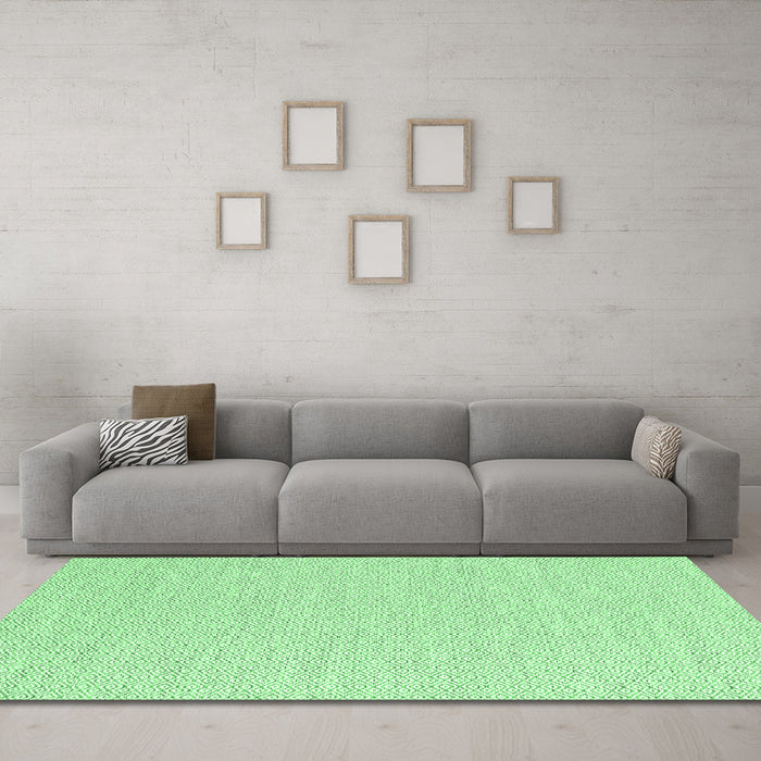 Machine Washable Solid Emerald Green Modern Area Rugs in a Living Room,, wshcon2183emgrn