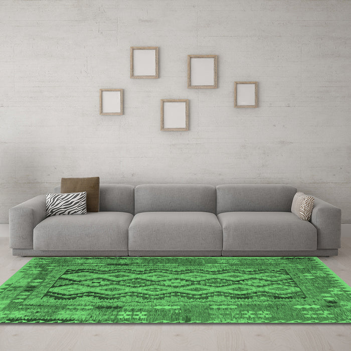 Machine Washable Southwestern Emerald Green Country Area Rugs in a Living Room,, wshcon2193emgrn
