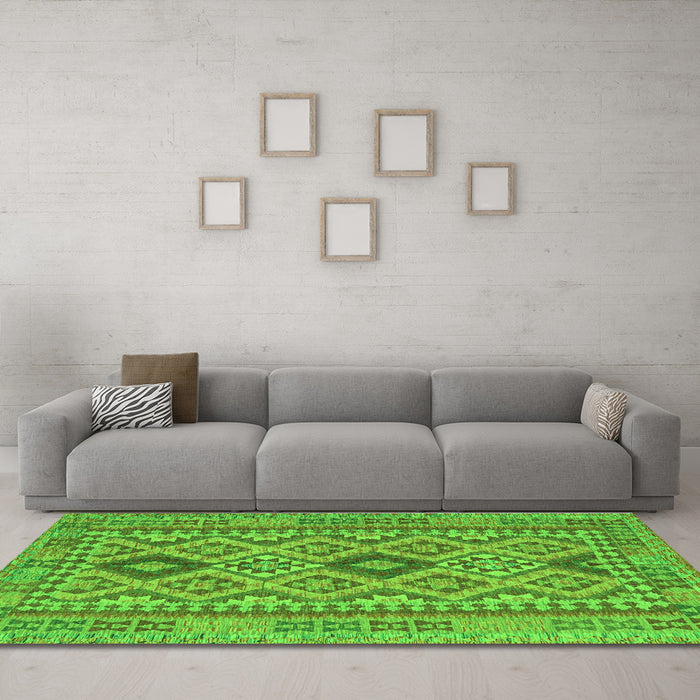 Machine Washable Oriental Green Traditional Area Rugs in a Living Room,, wshcon2196grn