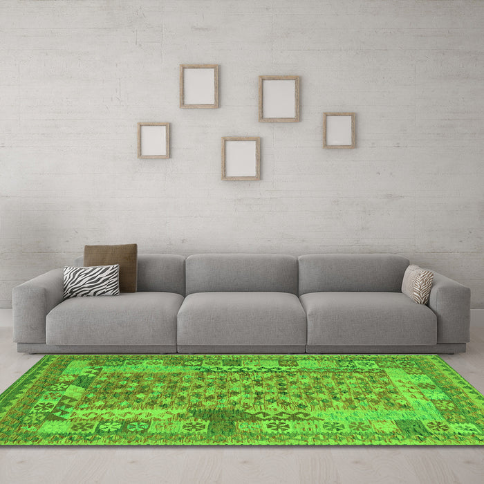 Machine Washable Oriental Green Traditional Area Rugs in a Living Room,, wshcon2197grn