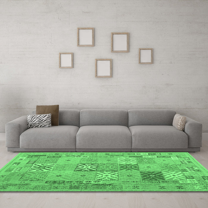 Machine Washable Abstract Emerald Green Contemporary Area Rugs in a Living Room,, wshcon2207emgrn