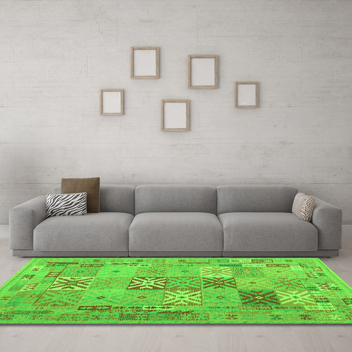 Machine Washable Abstract Green Contemporary Area Rugs in a Living Room,, wshcon2207grn