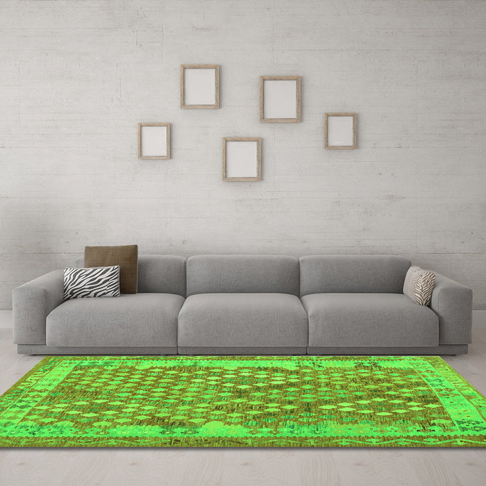 Machine Washable Oriental Green Traditional Area Rugs in a Living Room,, wshcon2212grn