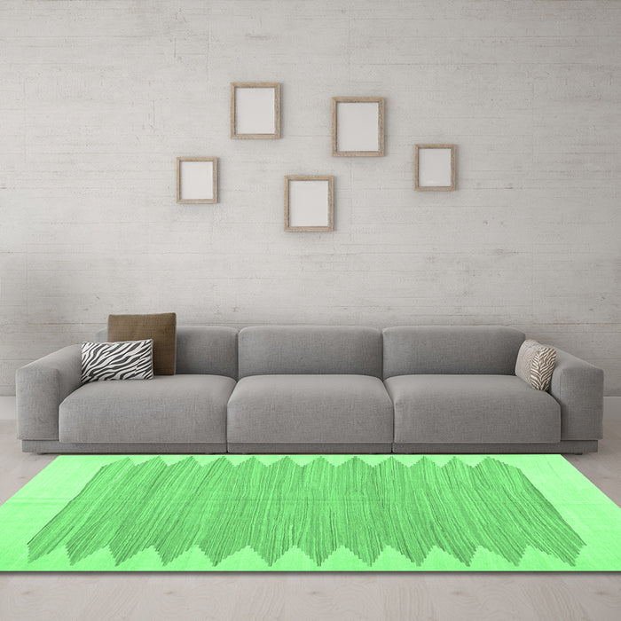 Machine Washable Solid Emerald Green Modern Area Rugs in a Living Room,, wshcon2218emgrn
