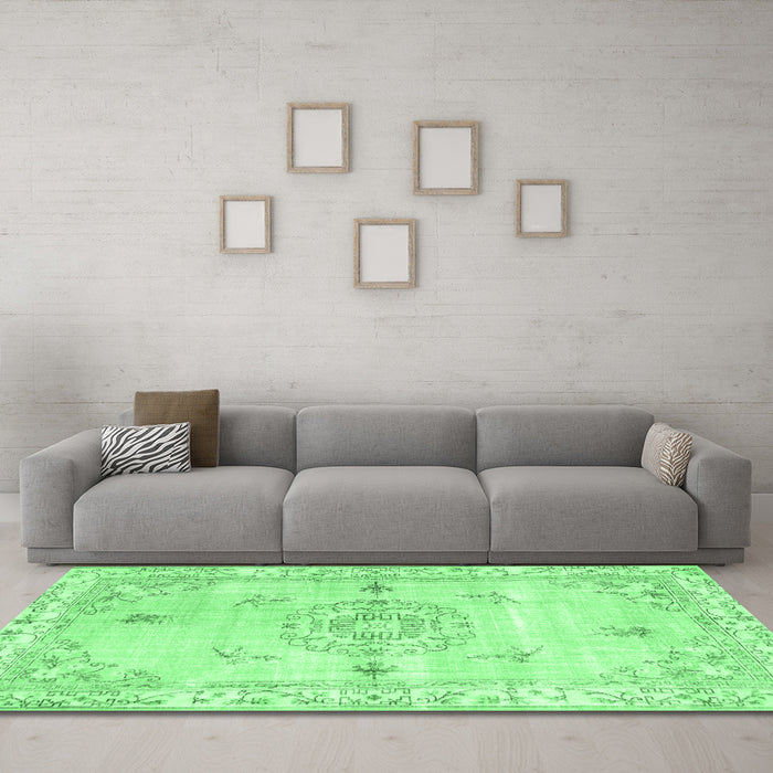 Machine Washable Abstract Emerald Green Contemporary Area Rugs in a Living Room,, wshcon2220emgrn