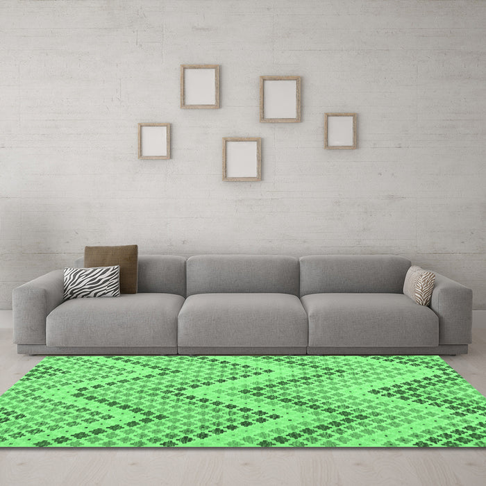 Machine Washable Abstract Emerald Green Contemporary Area Rugs in a Living Room,, wshcon2222emgrn