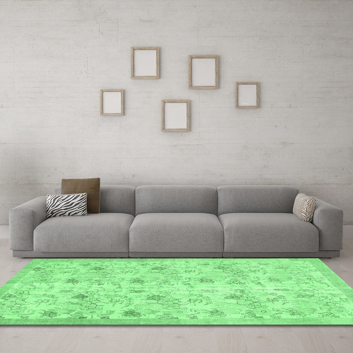 Machine Washable Abstract Emerald Green Contemporary Area Rugs in a Living Room,, wshcon2223emgrn