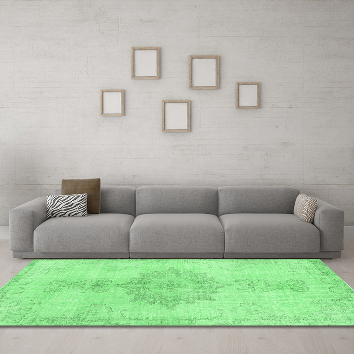 Machine Washable Abstract Emerald Green Contemporary Area Rugs in a Living Room,, wshcon2225emgrn