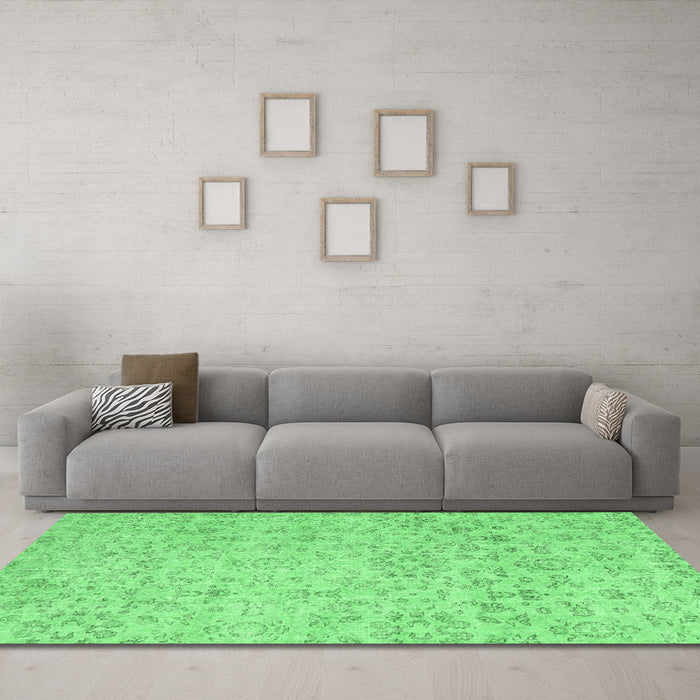 Machine Washable Abstract Emerald Green Contemporary Area Rugs in a Living Room,, wshcon2228emgrn
