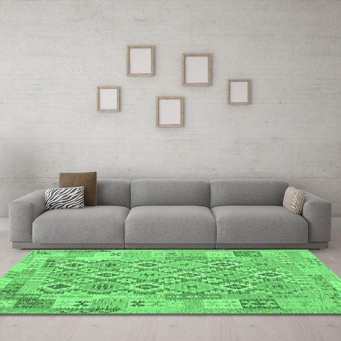 Machine Washable Southwestern Emerald Green Country Area Rugs in a Living Room,, wshcon2237emgrn
