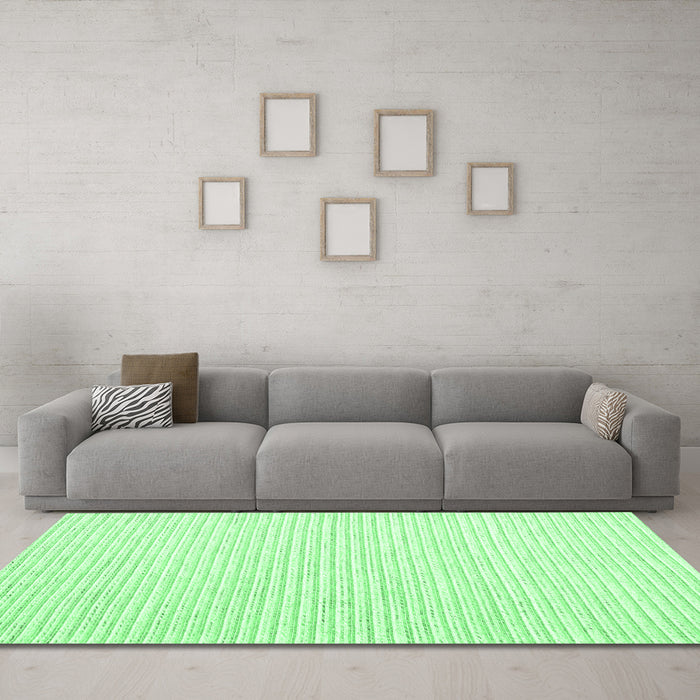 Machine Washable Solid Emerald Green Modern Area Rugs in a Living Room,, wshcon2249emgrn
