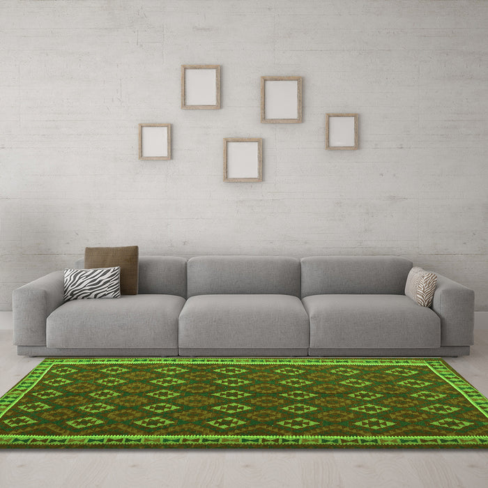 Machine Washable Oriental Green Traditional Area Rugs in a Living Room,, wshcon2252grn