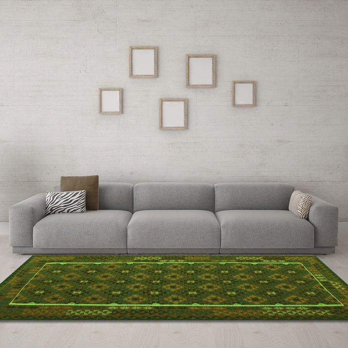 Machine Washable Oriental Green Traditional Area Rugs in a Living Room,, wshcon2253grn