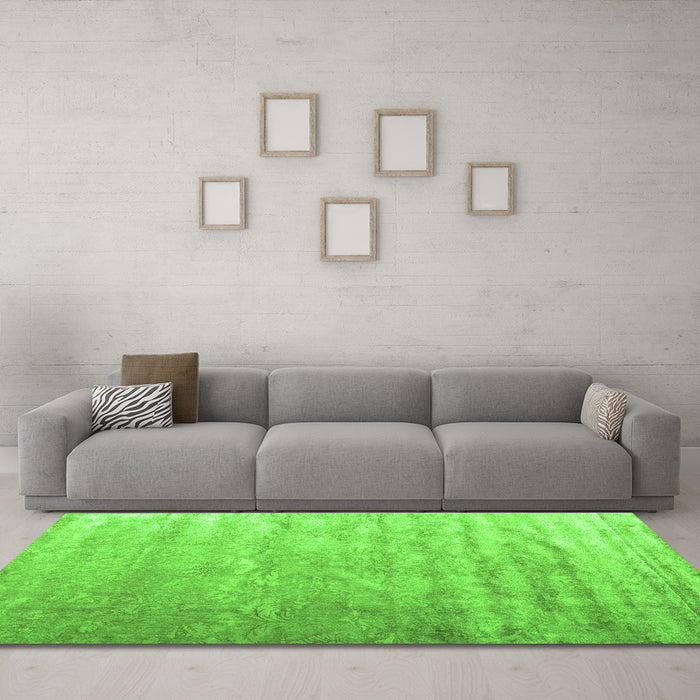 Machine Washable Solid Green Modern Area Rugs in a Living Room,, wshcon2261grn