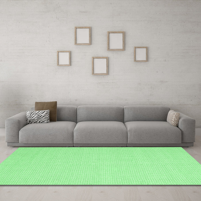 Machine Washable Solid Emerald Green Modern Area Rugs in a Living Room,, wshcon2267emgrn