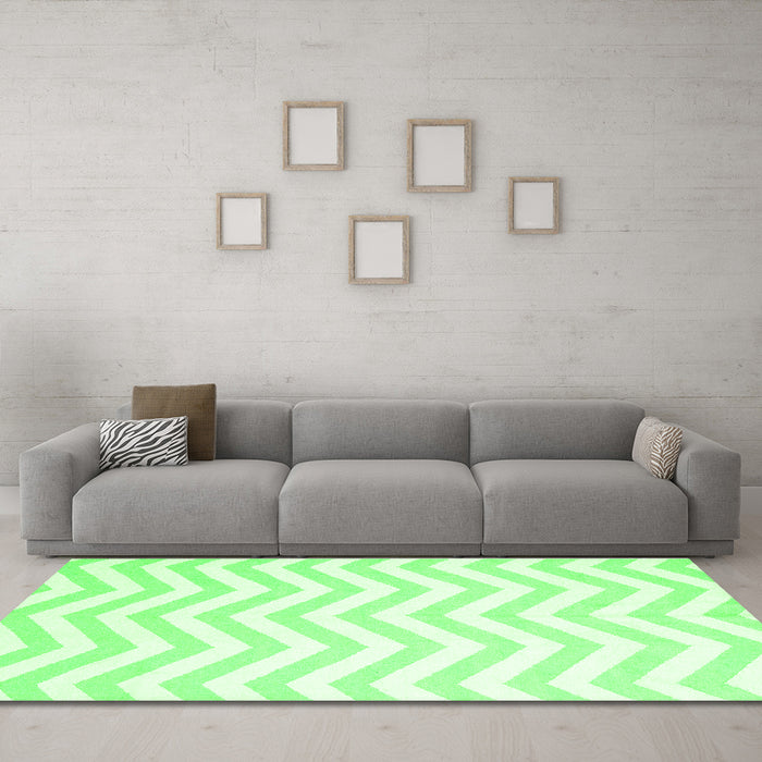 Machine Washable Solid Green Modern Area Rugs in a Living Room,, wshcon2280grn