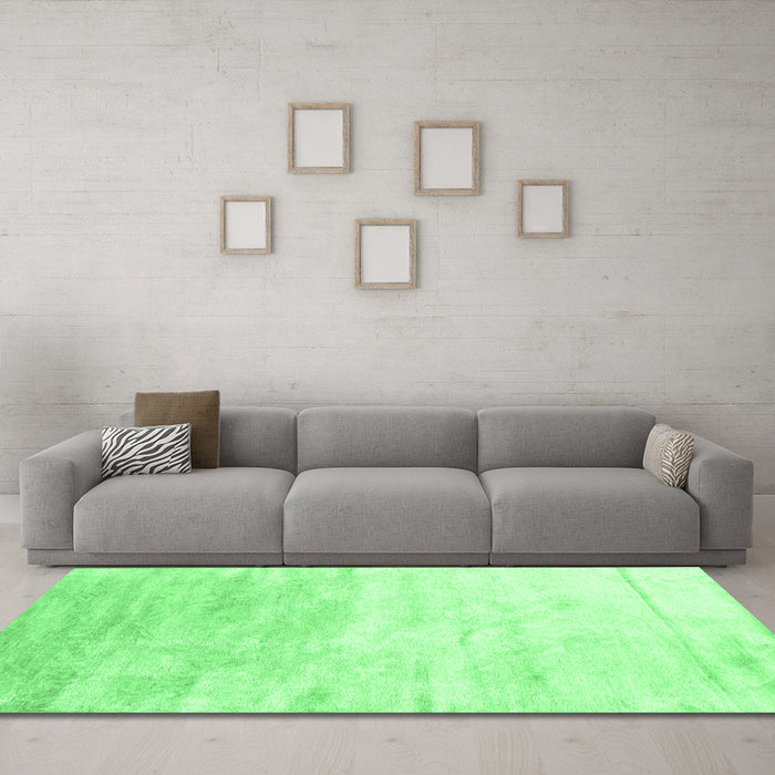 Machine Washable Abstract Emerald Green Contemporary Area Rugs in a Living Room,, wshcon2293emgrn