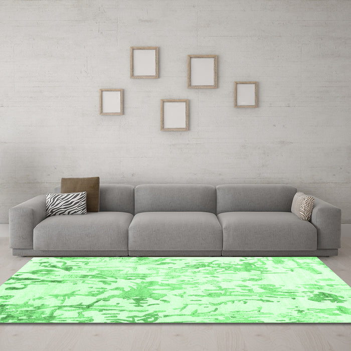 Machine Washable Solid Emerald Green Modern Area Rugs in a Living Room,, wshcon2299emgrn