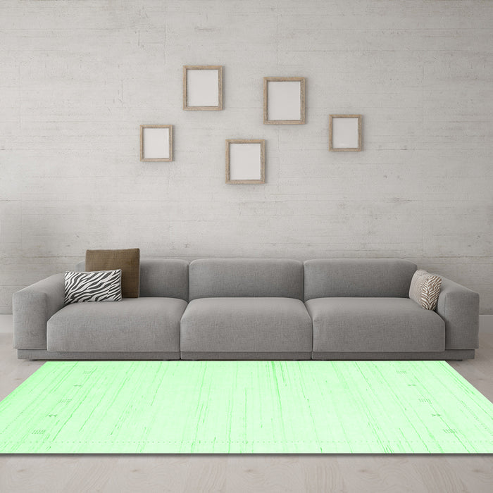 Machine Washable Solid Emerald Green Modern Area Rugs in a Living Room,, wshcon2309emgrn