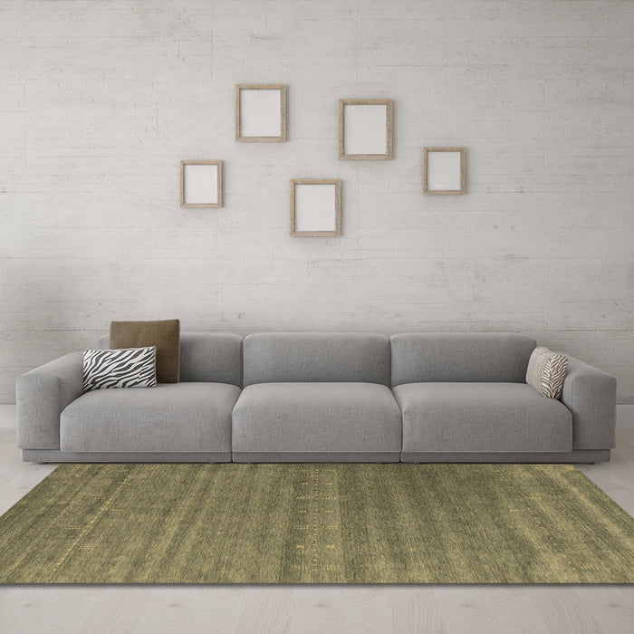 Machine Washable Abstract Brown Contemporary Rug in a Living Room,, wshcon2320brn