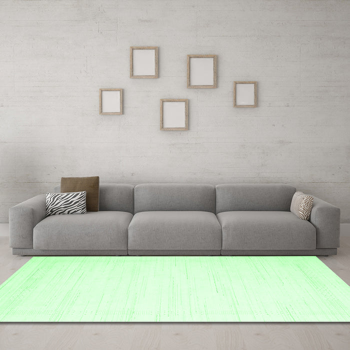 Machine Washable Solid Emerald Green Modern Area Rugs in a Living Room,, wshcon2325emgrn