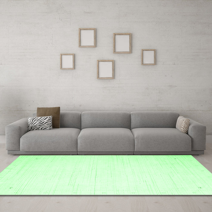 Machine Washable Solid Emerald Green Modern Area Rugs in a Living Room,, wshcon2326emgrn