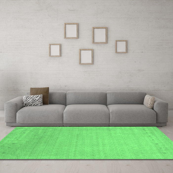 Machine Washable Abstract Emerald Green Contemporary Area Rugs in a Living Room,, wshcon2327emgrn