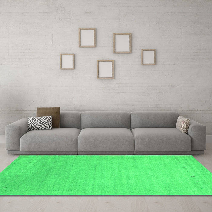Machine Washable Abstract Green Contemporary Area Rugs in a Living Room,, wshcon2327grn