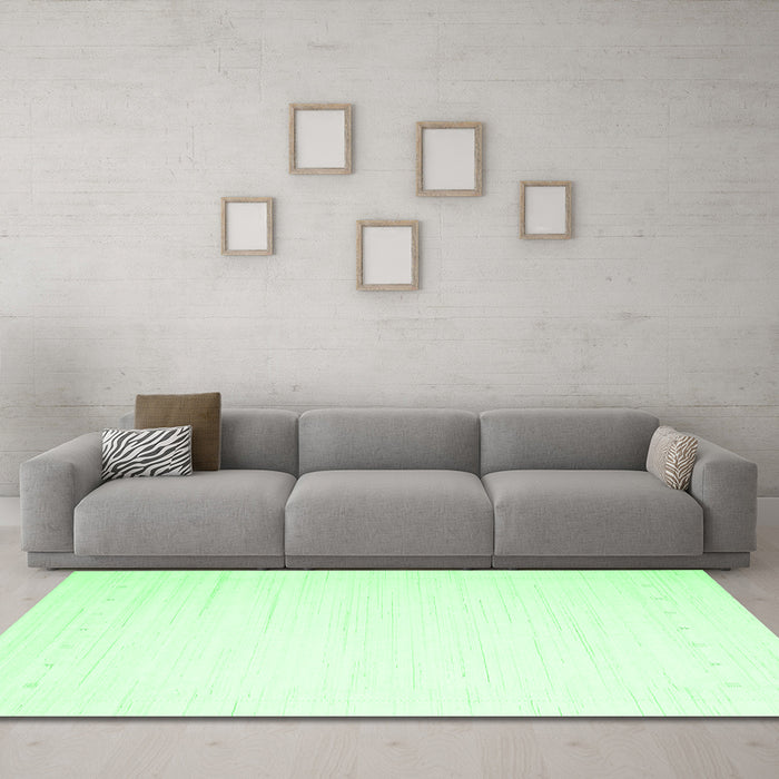 Machine Washable Solid Emerald Green Modern Area Rugs in a Living Room,, wshcon2328emgrn