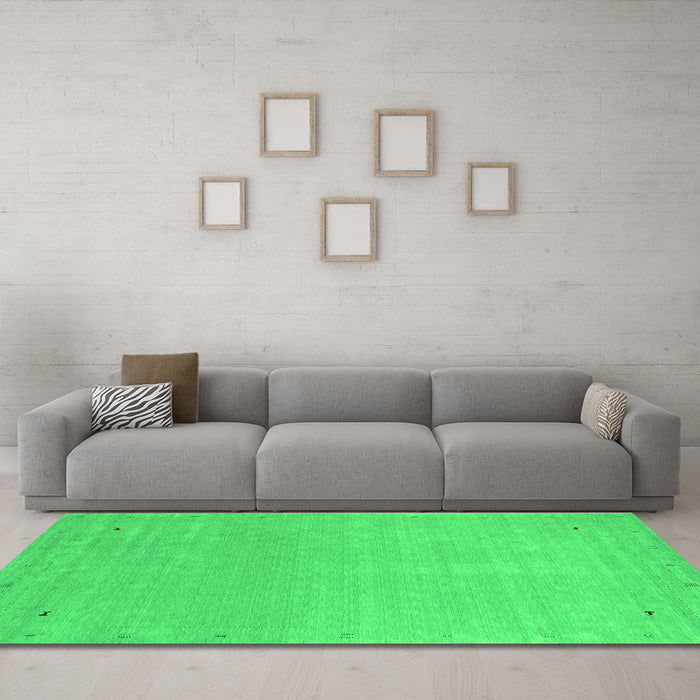 Machine Washable Abstract Green Contemporary Area Rugs in a Living Room,, wshcon2329grn