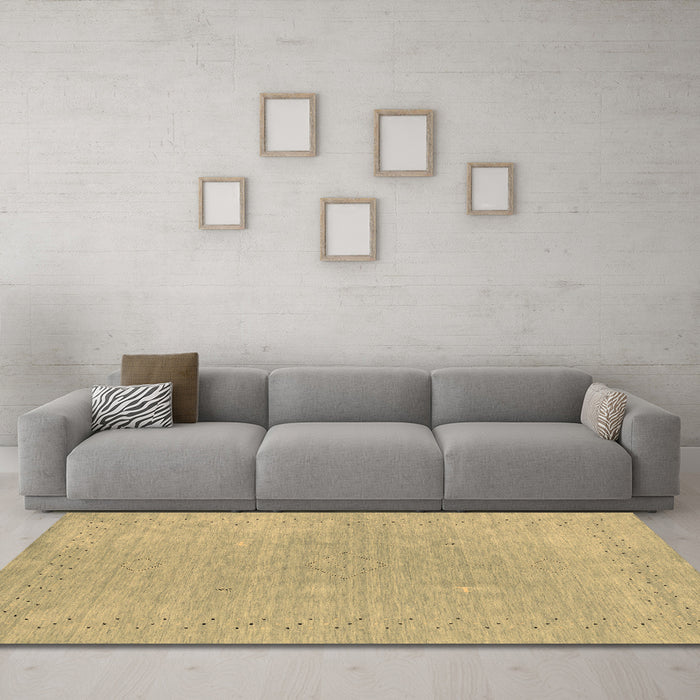 Machine Washable Abstract Brown Contemporary Rug in a Living Room,, wshcon2338brn