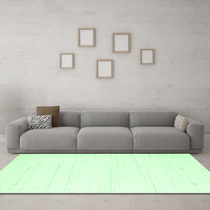 Machine Washable Solid Emerald Green Modern Area Rugs in a Living Room,, wshcon2343emgrn