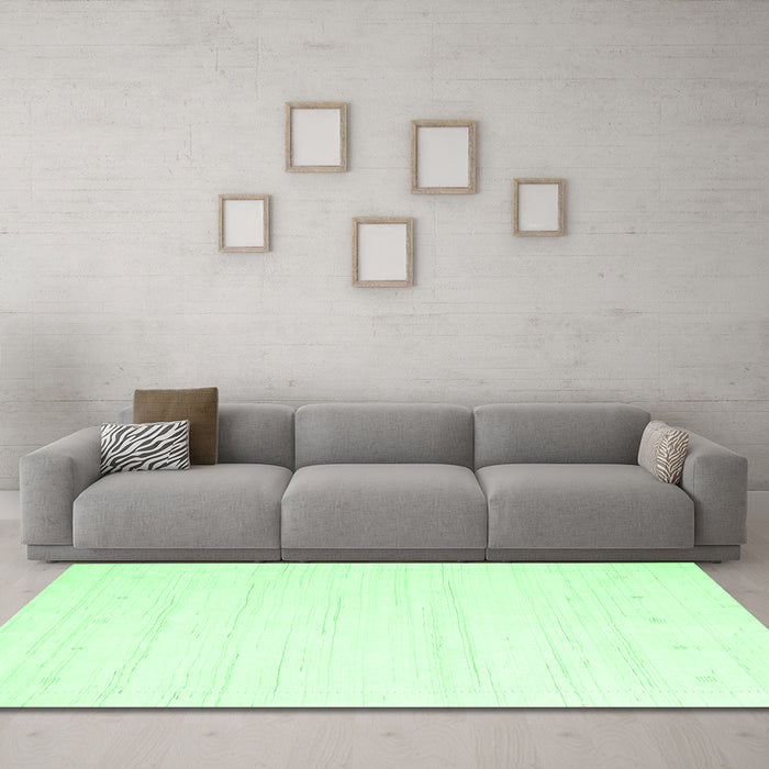 Machine Washable Solid Emerald Green Modern Area Rugs in a Living Room,, wshcon2349emgrn