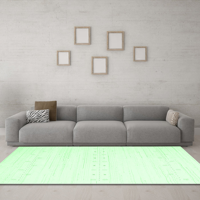 Machine Washable Solid Emerald Green Modern Area Rugs in a Living Room,, wshcon2365emgrn