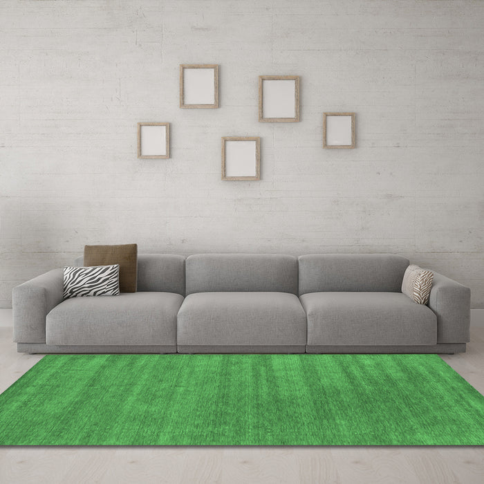 Machine Washable Abstract Emerald Green Contemporary Area Rugs in a Living Room,, wshcon2371emgrn