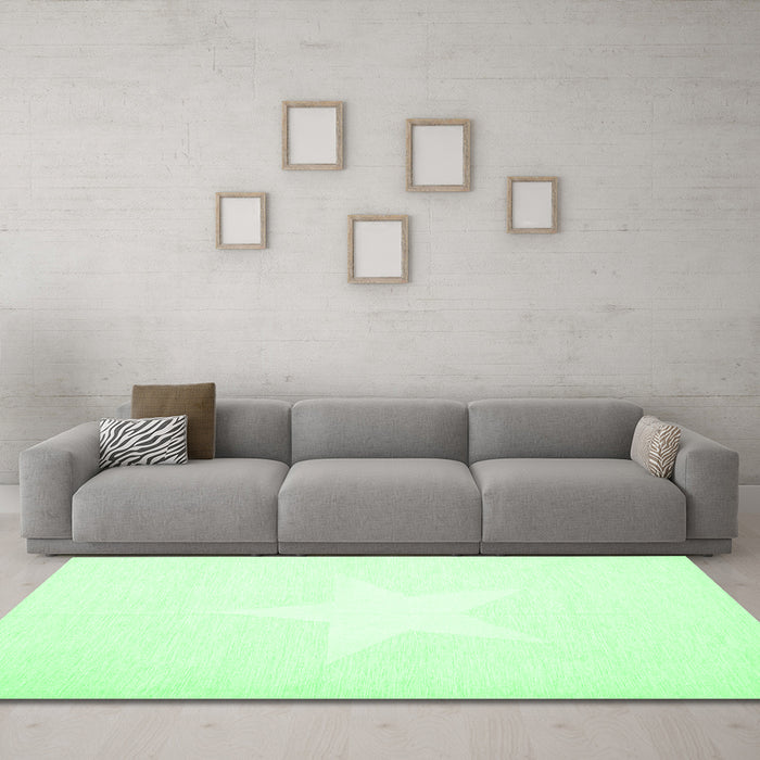 Machine Washable Solid Emerald Green Modern Area Rugs in a Living Room,, wshcon2381emgrn