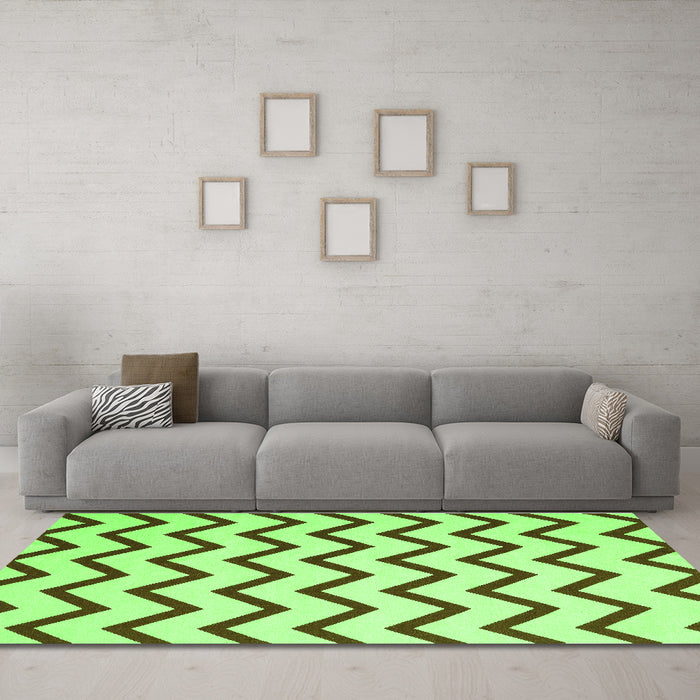Machine Washable Abstract Green Contemporary Area Rugs in a Living Room,, wshcon2386grn
