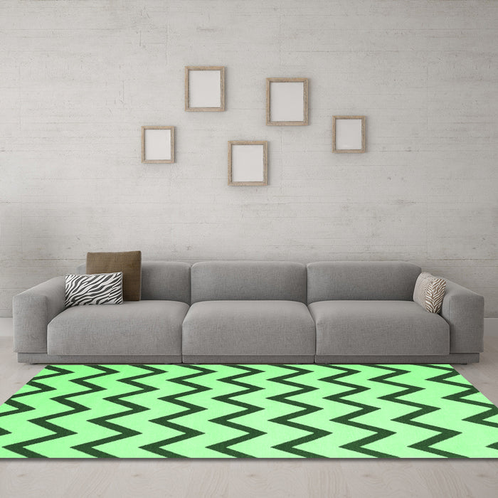 Machine Washable Abstract Emerald Green Contemporary Area Rugs in a Living Room,, wshcon2386emgrn