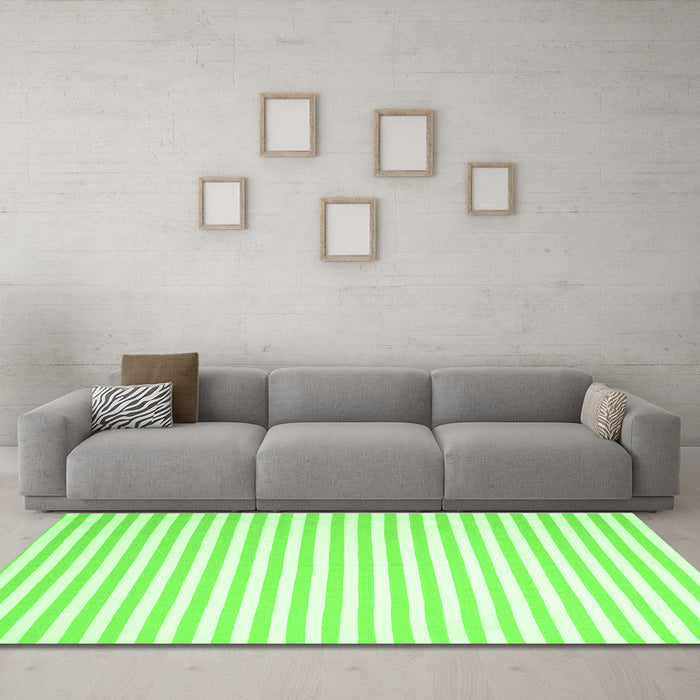 Machine Washable Solid Green Modern Area Rugs in a Living Room,, wshcon2388grn