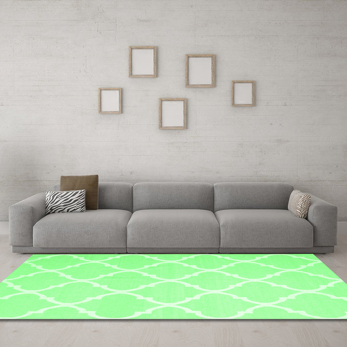 Machine Washable Trellis Emerald Green Modern Area Rugs in a Living Room,, wshcon2396emgrn