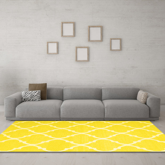 Machine Washable Trellis Yellow Modern Rug in a Living Room, wshcon2396yw