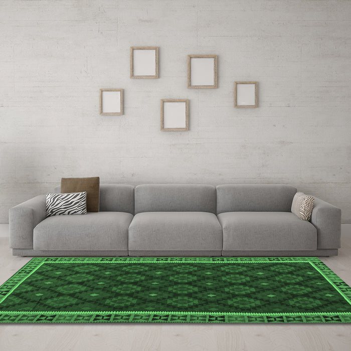 Machine Washable Oriental Emerald Green Traditional Area Rugs in a Living Room,, wshcon2399emgrn