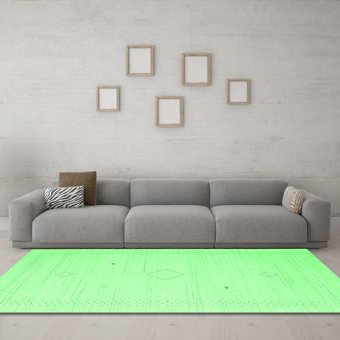 Machine Washable Solid Emerald Green Modern Area Rugs in a Living Room,, wshcon2401emgrn