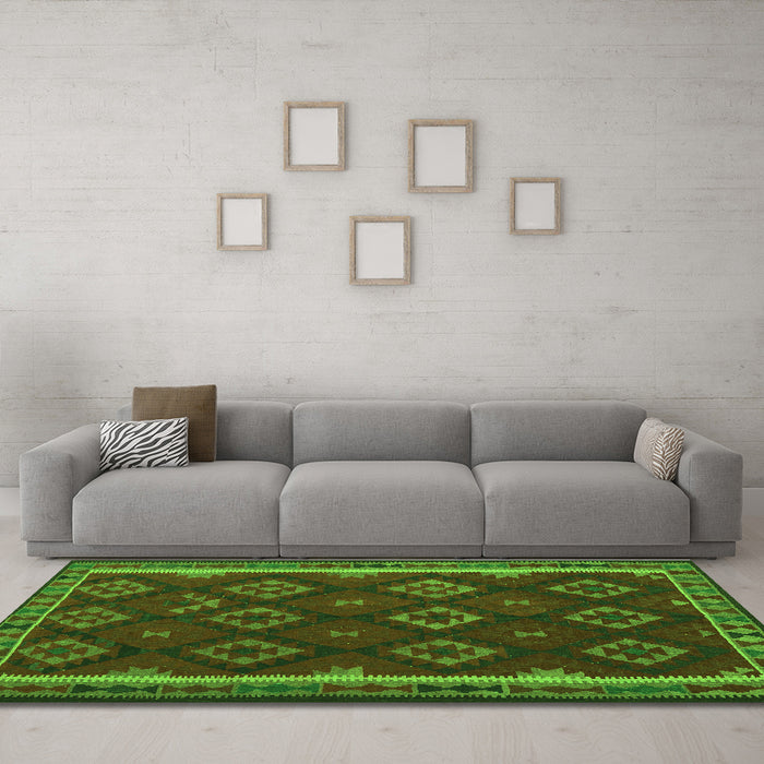 Machine Washable Oriental Green Traditional Area Rugs in a Living Room,, wshcon2404grn