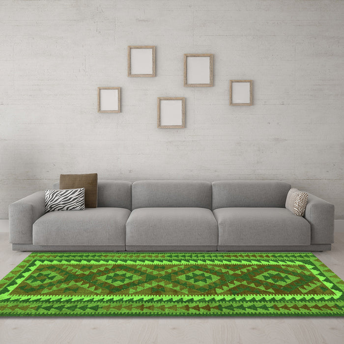 Machine Washable Oriental Green Traditional Area Rugs in a Living Room,, wshcon2412grn