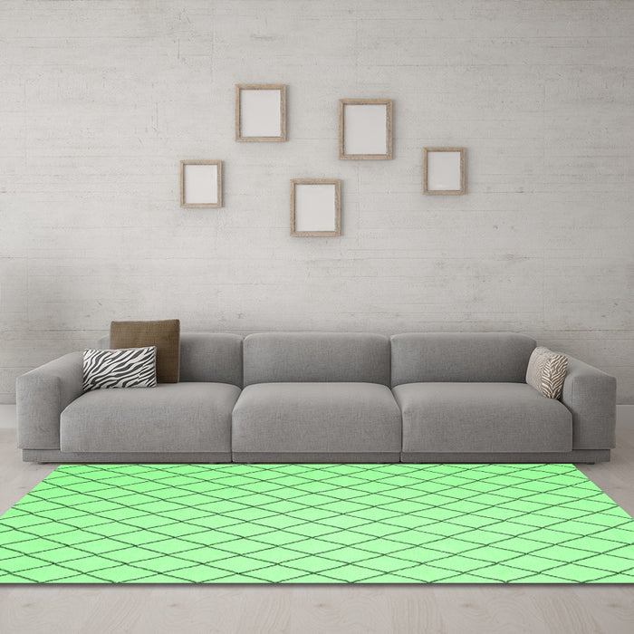 Machine Washable Solid Emerald Green Modern Area Rugs in a Living Room,, wshcon2415emgrn