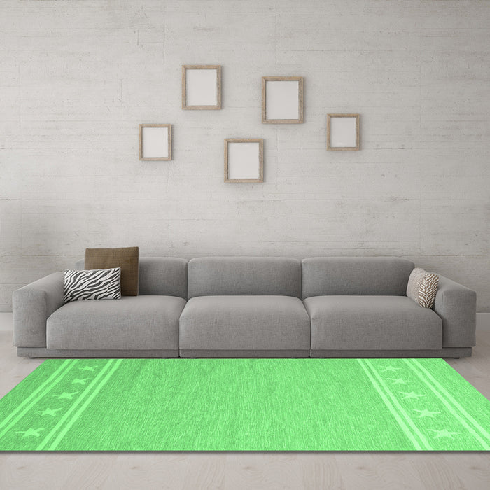 Machine Washable Abstract Emerald Green Contemporary Area Rugs in a Living Room,, wshcon2421emgrn